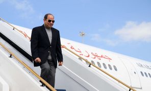 لوموند: أحلام العظمة لـ”الماريشال السيسي” تتحطم بفعل واقع الاقتصاد المصري المفلس