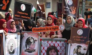 الاحتلال واليوم العالمي للمرأة: 3 شاشات جمعت الجغرافيا الفلسطينية الممزقة وكشفت وجع النساء المتفرد