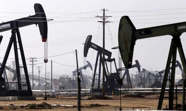 النفط يرتفع مع عودة التوتر في الشرق الأوسط مطلع الأسبوع