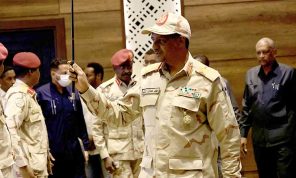 موقع بريطاني: الإمارات دعمت حميدتي في انقلابه على البرهان.. ومصر صممت على ضرب حليفها