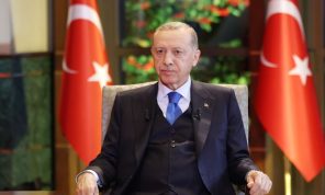 دبلوماسية أردوغان قبل الانتخابات.. بين الحاجة للخطاب “الشعبوي” والحفاظ على مكتسبات “صفر مشاكل” 
