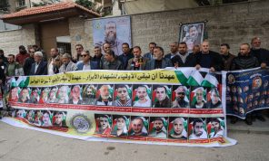 الأسرى الفلسطينيون في يومهم: 4900 خلف القضبان بينهم 554 محكومون بالمؤبد.. وسياسة “القتل البطيء” تلاحقهم 