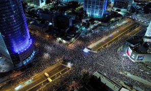 مواقف فلسطينيي الـ48 من المشاركة في احتجاجات تل أبيب على التشريعات الانقلابية