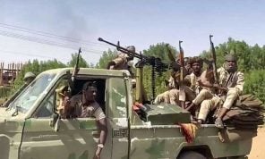 السودان: معارك في محيط قصر الرئاسة والقيادة العامة رغم الهدنة