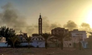 قتال عنيف في العاصمة السودانية وتزايد الحاجة للمساعدات الغذائية- (فيديوهات)