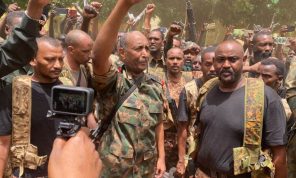  السودان.. البرهان يهدد باستخدام “قوة مميتة” ضد الدعم السريع- (فيديو)