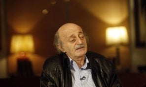جنبلاط يستقيل من رئاسة الحزب التقدمي الاشتراكي بعد تسليم الزعامة لنجله تيمور