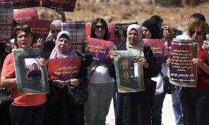الأسرى الإداريون في سجون الاحتلال الإسرائيلي يقررون الإضراب عن الطعام