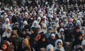 صلوات عيد الأضحى.. فرحة ملايين العرب وخطب تدعو للوحدة