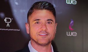 مهرجان القاهرة السينمائي يكرِّم أحمد عز ويمنحه جائزة «فاتن حمامة» للتميز