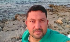 وفاة صحافي تونسي بعدما أنقذ طفلين من الغرق