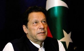 رئيس الوزراء الباكستاني السابق عمران خان يطعن على حكم بسجنه