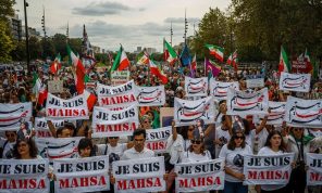 استمرار الاحتجاجات المتفرقة بإيران واعتقال 260 شخصاً في الذكرى الأولى لوفاة مهسا أميني