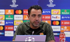 تشافي يدعو برشلونة للانتفاض في دوري أبطال أوروبا