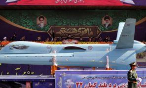 إيران تستعرض الطائرة المسيرة “الأطول مدى” في ذكرى الحرب مع العراق- (صور وفيديو)
