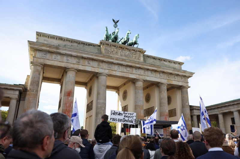 سياسي ألماني يدعو إلى تقديم دعم واسع النطاق لإسرائيل