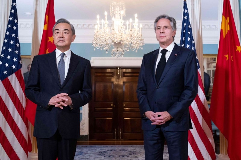 وزير الخارجية الصيني: بكين تريد “الحد من سوء التفاهم” مع واشنطن