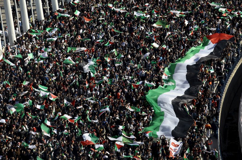 أحزاب جزائرية تدعو السلطات لتسيير جسر جوي نحو غزة.. ورئيس البرلمان يتحفظ على قانون تجريم التطبيع 