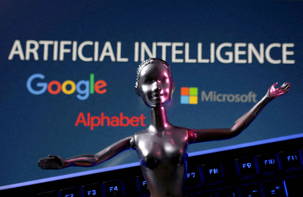 رئيس مايكروسوفت: الذكاء الاصطناعي سيساعد غوغل في توسيع تفوقها في عمليات البحث على الإنترنت