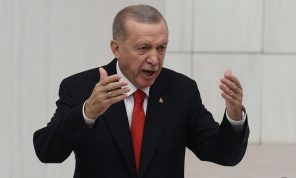 أردوغان يؤكد أن تركيا لم تعد “تتوقع شيئاً” من الاتحاد الأوروبي: جَعَلَنا ننتظر عند بابه 40 عاماًً