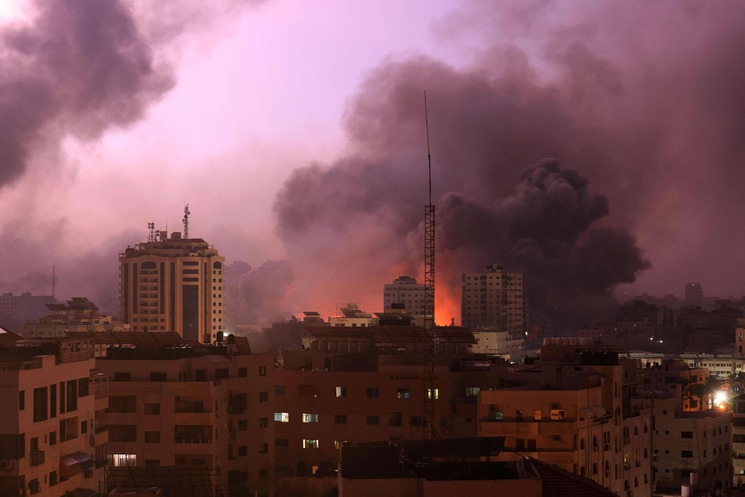 استشهاد صحافيين وإصابة ثالث بقصف إسرائيلي غرب غزة