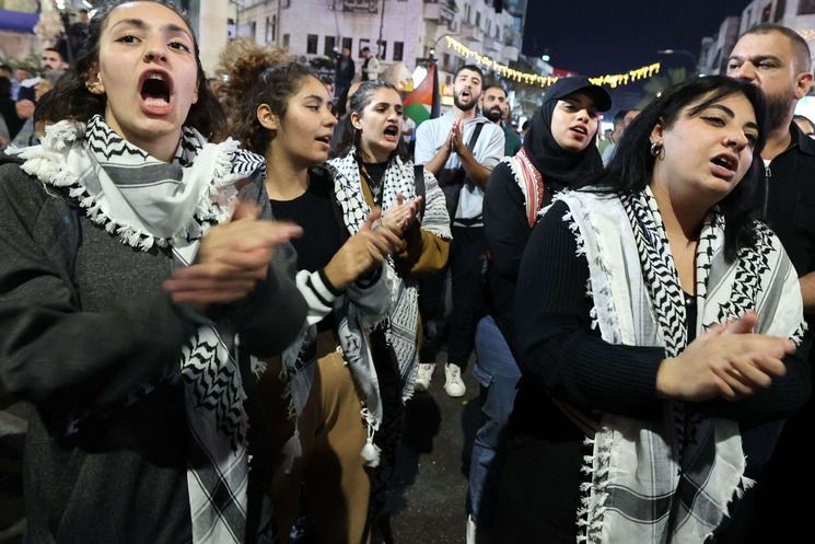 مسيرات حاشدة في الضفة الغربية نصرة لغزه وسط مواجهات مع الاحتلال الإسرائيلي