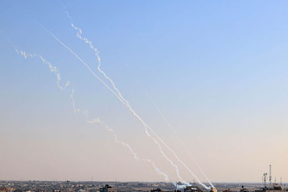 حركتا حماس والجهاد الإسلامي تعلنان تنفيذ قصف صاروخي مكثف على مطار بن غوريون و تل أبيب وأسدود وعسقلان- (فيديوهات)