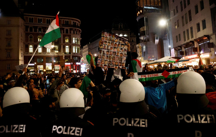 النمسا..مئات الأشخاص يتظاهرون تضامناً مع فلسطين رغم الحظر