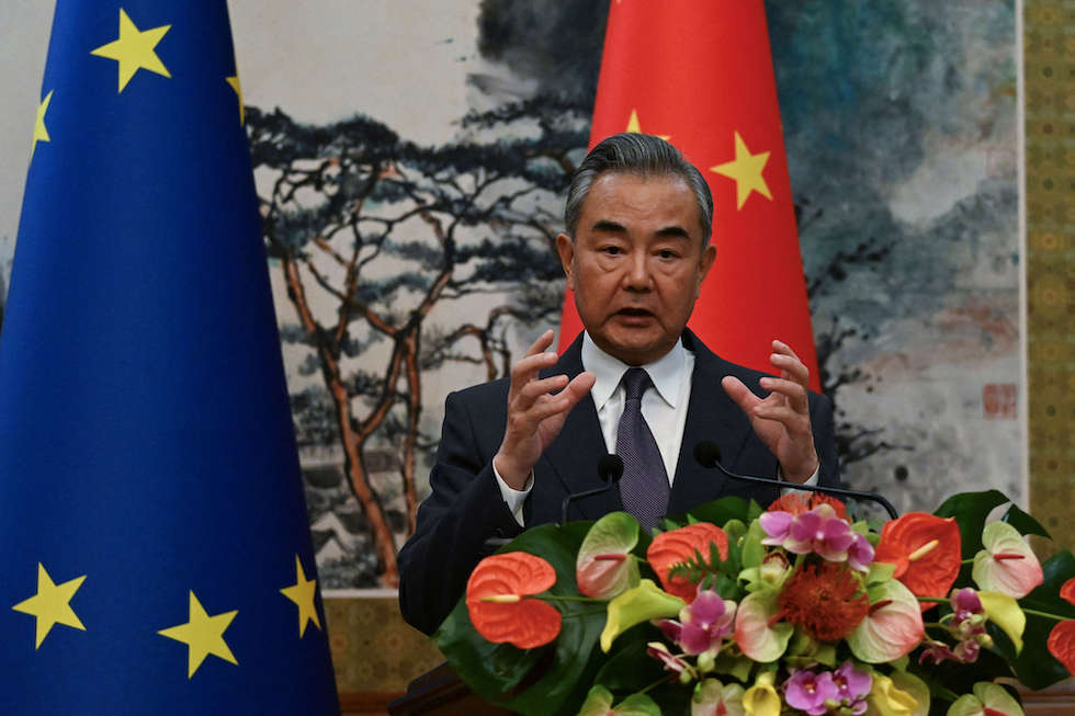 وزير خارجية الصين: “الظلم” حيال الفلسطينيين هول سبب النزاع