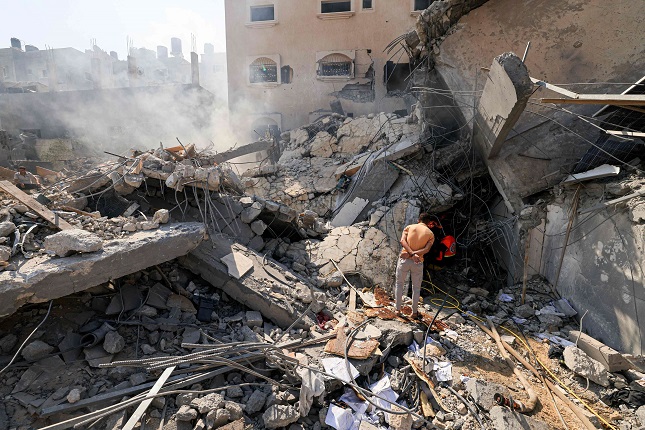 “صحة غزة”: استشهاد 300 فلسطيني وإصابة 800 آخرين السبت 