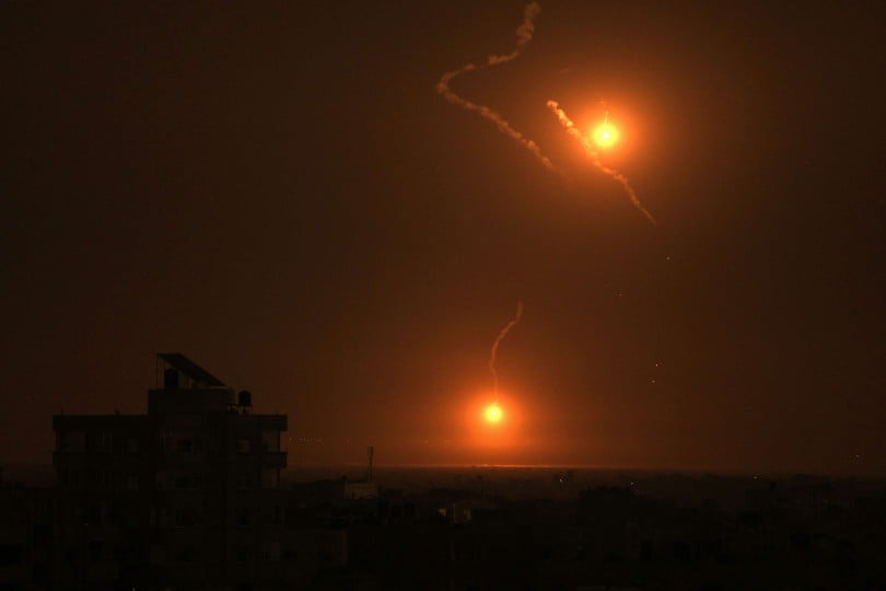 جيش الاحتلال يزعم “ضرب 150 هدفا تحت الأرض” في قطاع غزة خلال الليل- (فيديوهات)