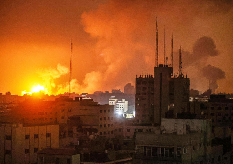 هيومن رايتس ووتش: انقطاع الاتصالات في غزة يهدد بإخفاء “فظائع جماعية”
