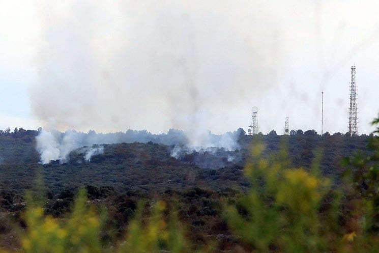 جيش الاحتلال الإسرائيلي يقصف مواقع عسكرية لـ”حزب الله” جنوب لبنان