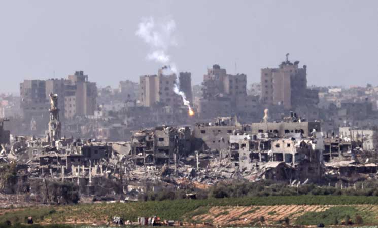 الأمين العام السابق للحلف الأطلسي: إسرائيل ترتكب جرائم حرب وقطاع غزة سجن كبير
