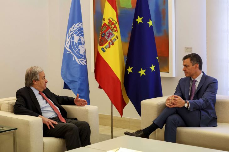 رئيس حكومة إسبانيا يضم صوته إلى الأمين العام للأمم المتحدة في مواجهة إسرائيل
