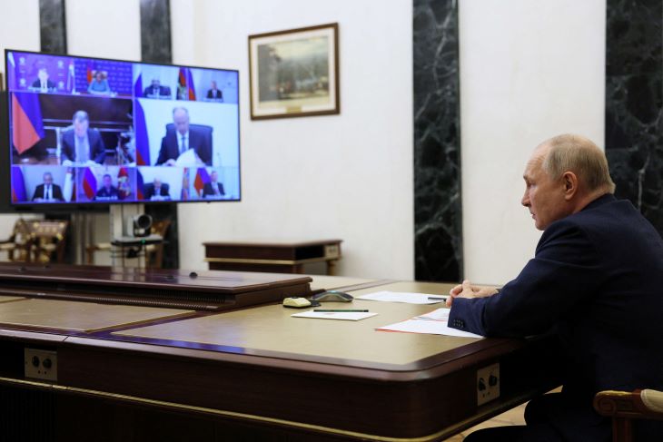 بوتين يعقد اجتماعا لـ”بحث محاولات الغرب لاستغلال أحداث الشرق الأوسط لتقسيم المجتمع الروسي”