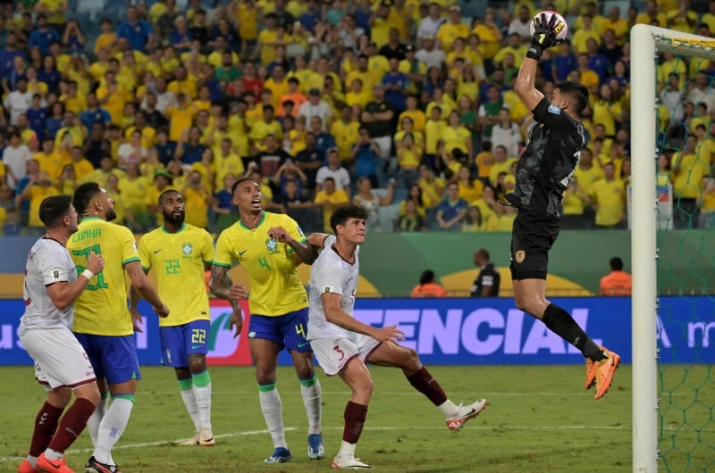 فنزويلا تفرض التعادل على البرازيل.. والأرجنتين تهزم باراغواي بتصفيات كأس العالم