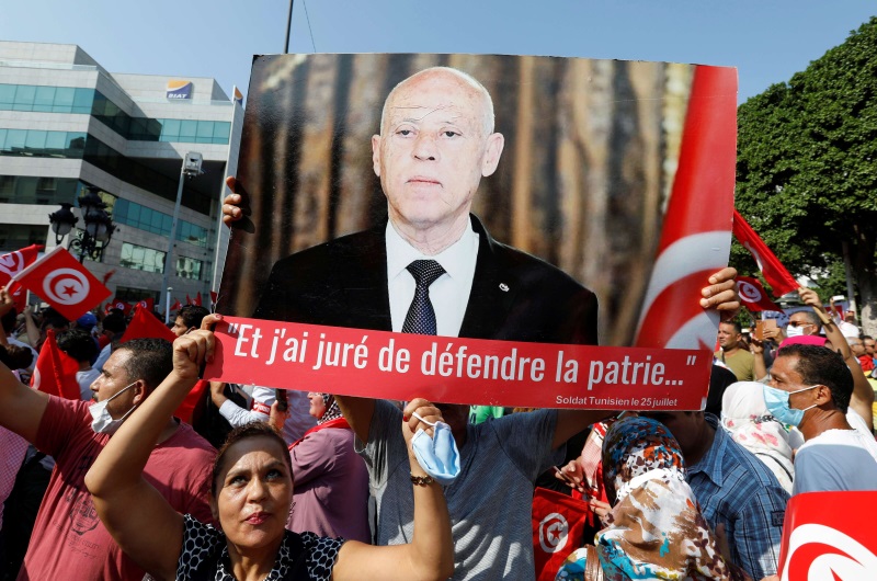 أنصار الرئيس التونسي يخوضون “إضراباً مضاداً” عن الطعام