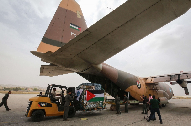 طائرة “إغاثة هاشمية” لغزة.. والأردن قد يفتح أول ممر إنساني بعد معركة دبلوماسية والتواصل مع “حماس الداخل”