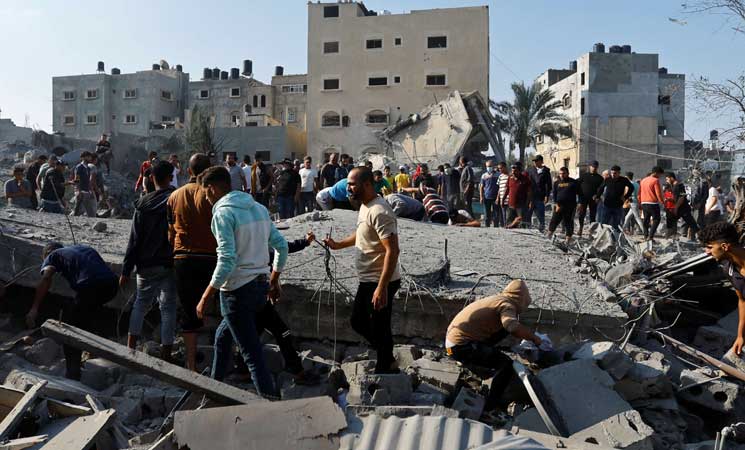 عشرات الشهداء والجرحى في قصف إسرائيلي جديد استهدف سوقا مكتظا بالسكان ومناطق في قطاع غزة- (صور وفيديوهات)