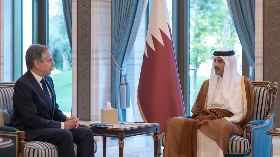 أمير قطر يؤكد خلال لقاء بلينكن ضرورة عدم اتساع رقعة العنف إقليميا