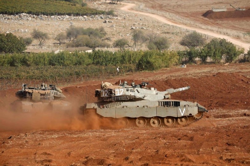 جيش الاحتلال يعلن تنفيذ “عملية محددة الهدف” بدبابات وسط قطاع غزة- (فيديوهات)