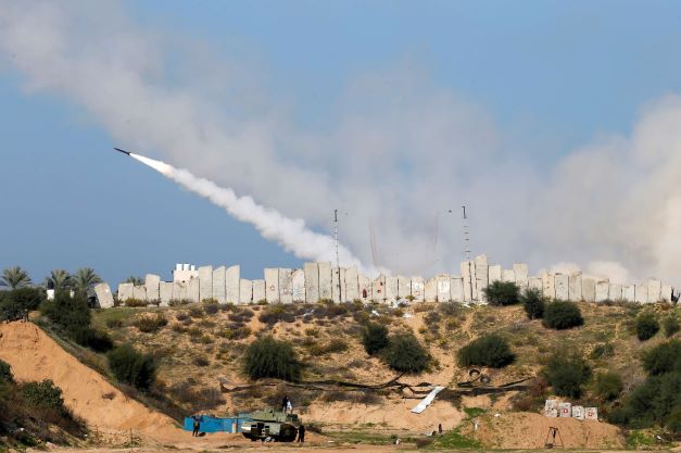 كتائب القسام تعلن استهداف تل أبيب ومستوطنات إسرائيلية بالصواريخ