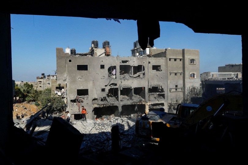 حكومة غزة: إسرائيل تهدد بقصف مركز أرثوذكسي ومدرسة يأويان 1500 نازح