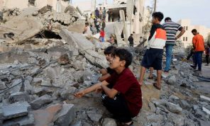 براءة الطفولة الفلسطينية تعيش تحت الخوف والقصف الإسرائيلي في غزة- (صور وفيديوهات)