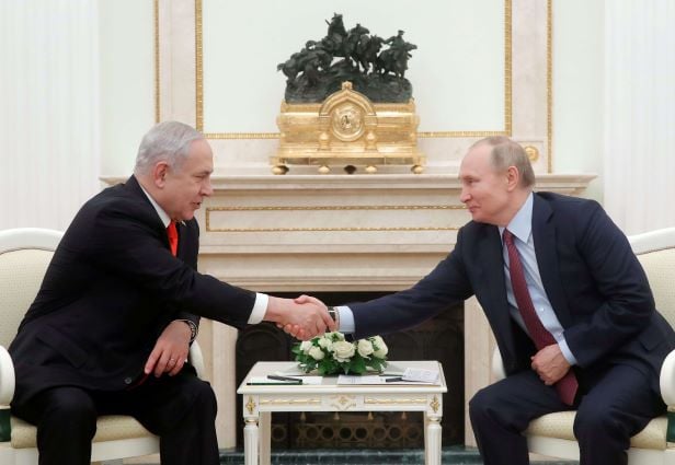 إسرائيل تستدعي سفير روسيا للاحتجاج على استقبال وفد “حماس”