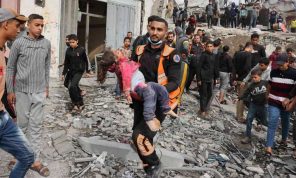 أُمان تُقتلان في غزة كل ساعة … ومقبرة جماعية ضمت 111 جثة