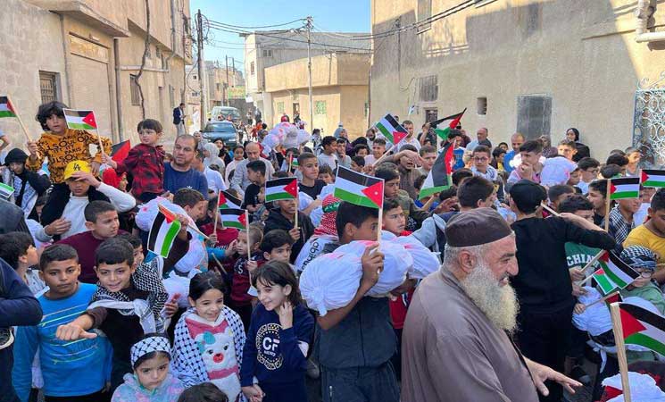 اطفال الاردن ينظمون مسيرة اكفان دعما لاطفال غزة 16ipj-7