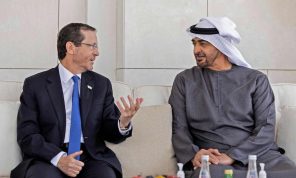 الرئيس الإسرائيلي يلتقي نظيره الإماراتي ويطالبه باستخدام ثقله الدبلوماسي لإعادة المحتجزين لدى حماس