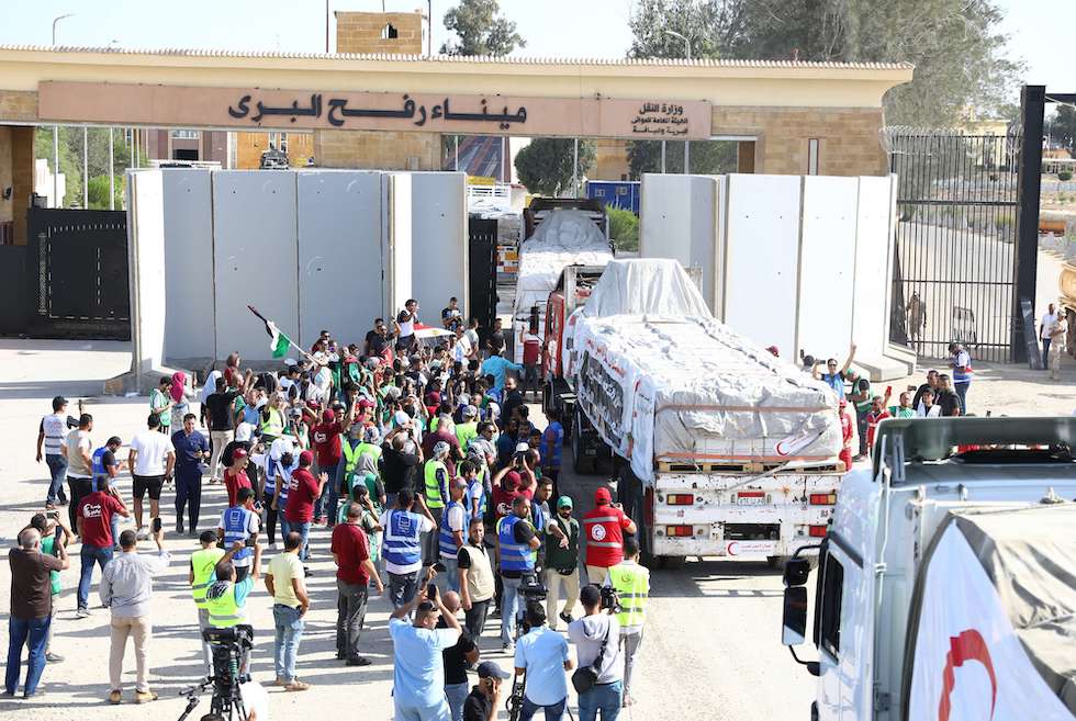 الهلال الأحمر الفلسطيني: 100 شاحنة مساعدات دخلت مدينة غزة والشمال